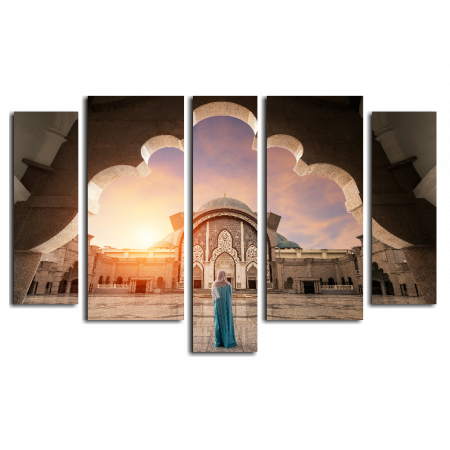 Модульная картина Мусульманка у храма
